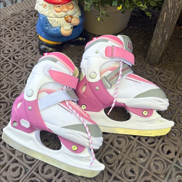 Winnwell Girls Ice Skates Adjustable fits 12y-2. Pink and White Like New - Picture 1 of 9